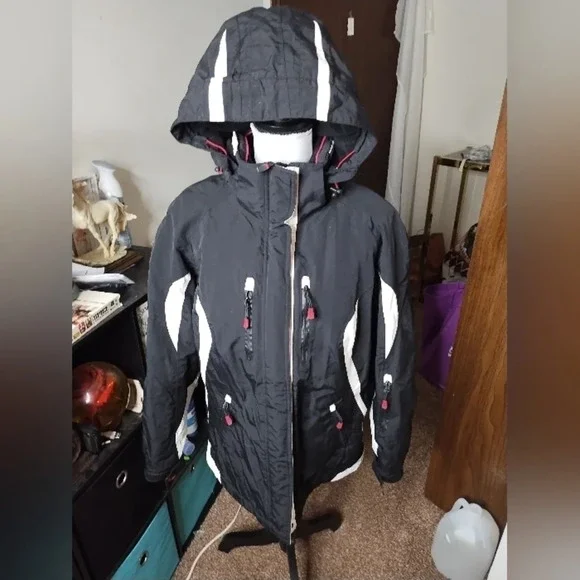 Like New Women's Calvin Klein Performance Winter Jacket - Picture 5 of 9